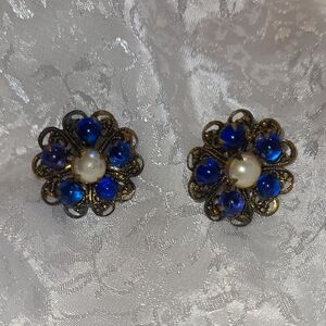 Elegant Vintage Blue and Gold Toned Floral Screw-back Earrings